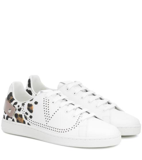 Exclusive to Mytheresa – Valentino Garavani BACKNET leather sneakers | Valentino