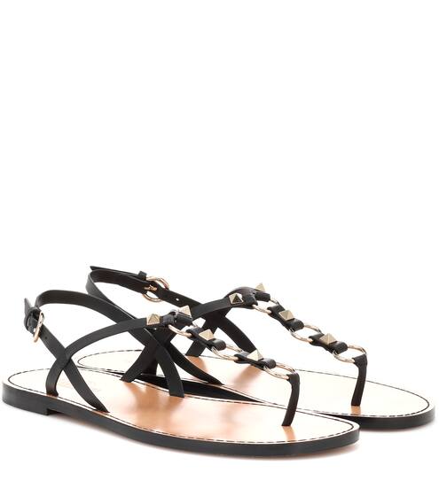 صندل من الجلد مع تزيين Valentino Garavani  Cagestuds | Valentino