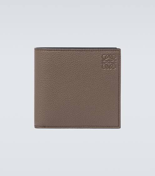 محفظة ثنائية الطي من الجلد المنقوش | Loewe