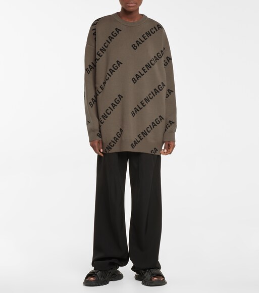 black graphic jumper