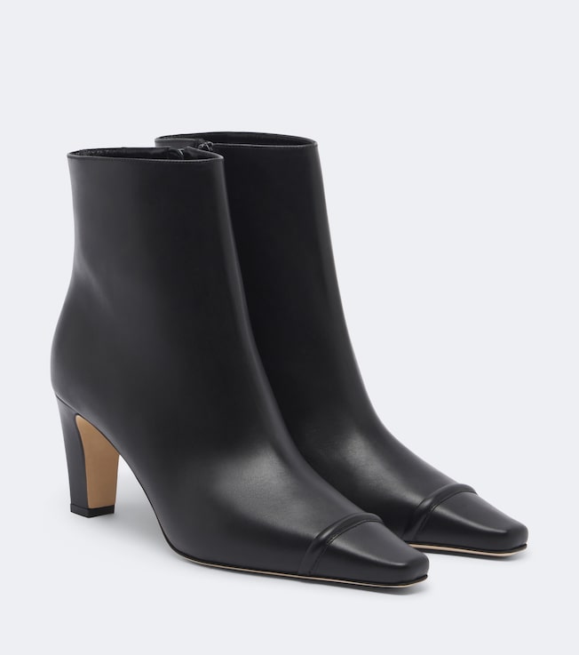 MANOLO BLAHNIK Vivecal leather ankle boots