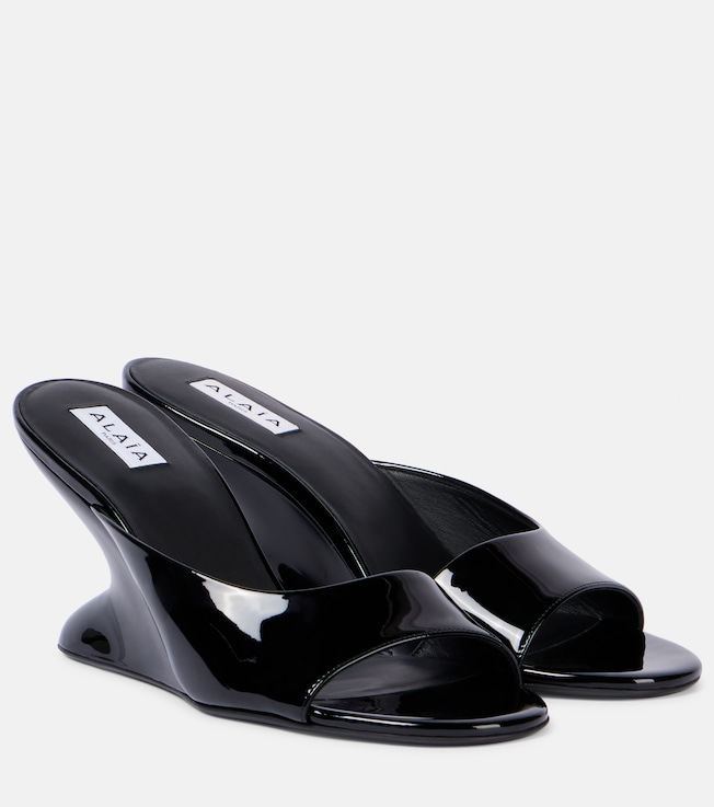 ALAIA ROUND TOE THONG SANDALS サンダル ALAÏA BLUE INFRADITO SANDALS IN LAMINATED LEATHER | ALAÏA SR