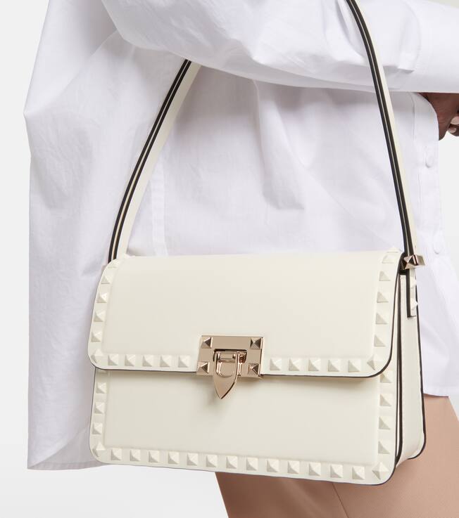 Rockstud23 leather shoulder bag | Valentino Garavani